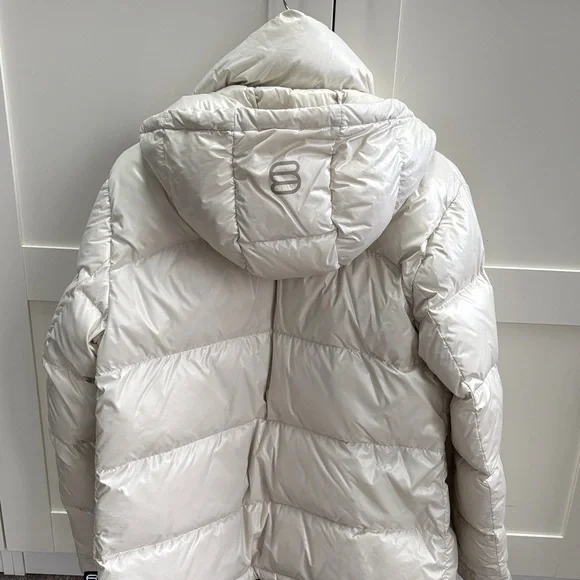 Aritzia Superpuff Glossy White - Picture 2 of 4